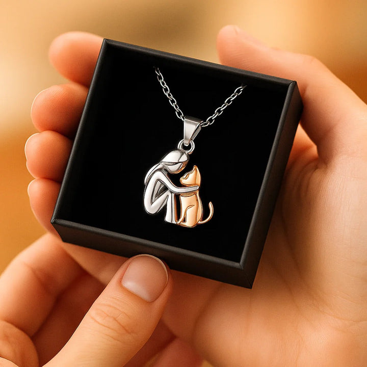FELINIA – CAT EMBRACE NECKLACE