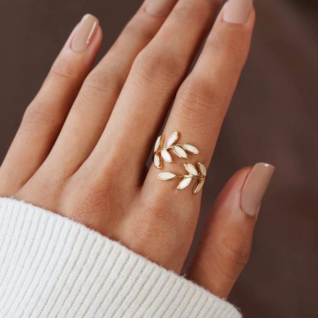 ELSWORTH – LEAFY GOLD RINGS